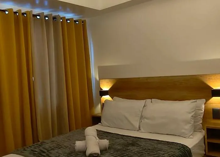 アパートホテル Mplace Affordable Staycation In Quezon